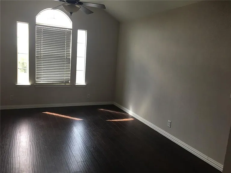 312 Estate Dr — Photo 14