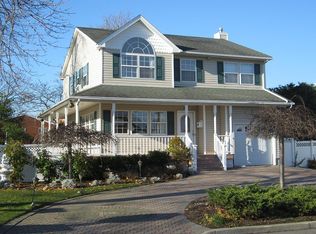 98 Muncie Rd, West Babylon, NY 11704