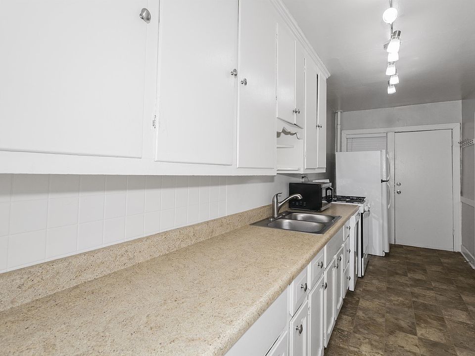 1st image of 4011 Charlotte St APT 1S
