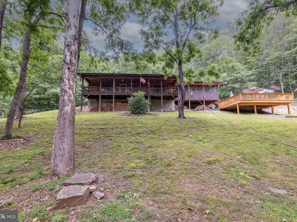 2500 Ginevan Rd, Paw Paw, WV 25434