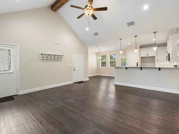 9710 W Lakeshore Dr, Tyler, TX 75709