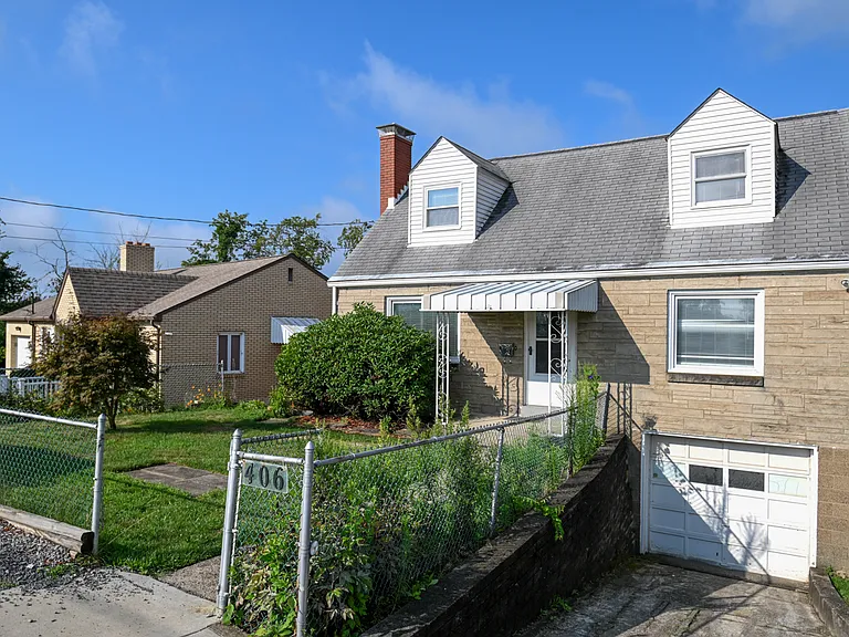 406 Irwin Ln — Photo 4