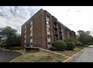 4731 Saint Joseph Creek Rd APT 2B, Lisle, IL 60532