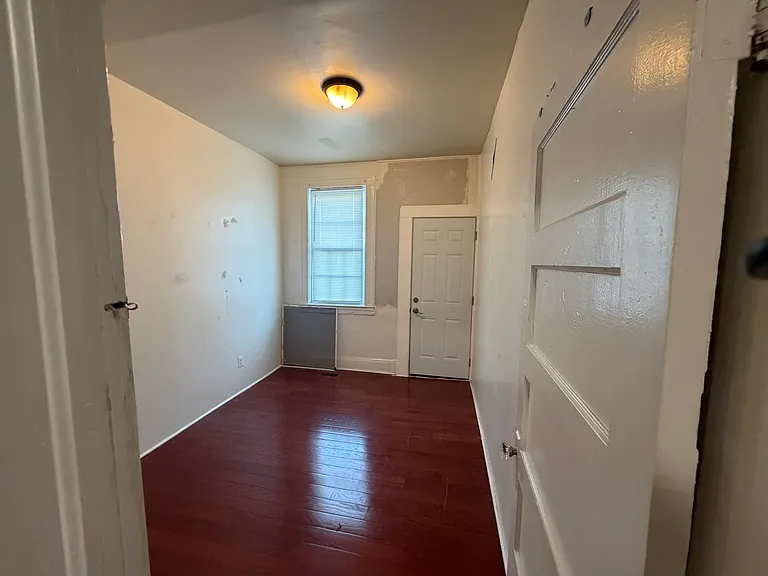 511 Rappolla St — Photo 9