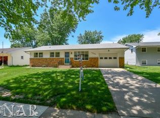 1320 Rutledge Rd, Bloomington, IL 61704