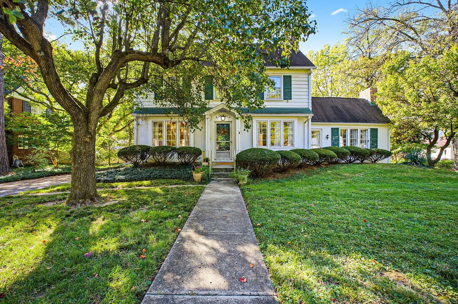 2425 Bryden Rd photo 1