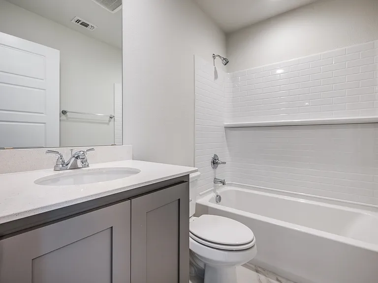 4601 Avion Dr — Photo 11