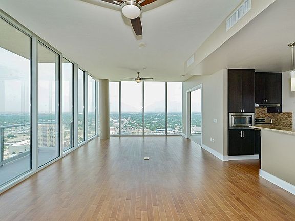 3rd image of 600 E Market St