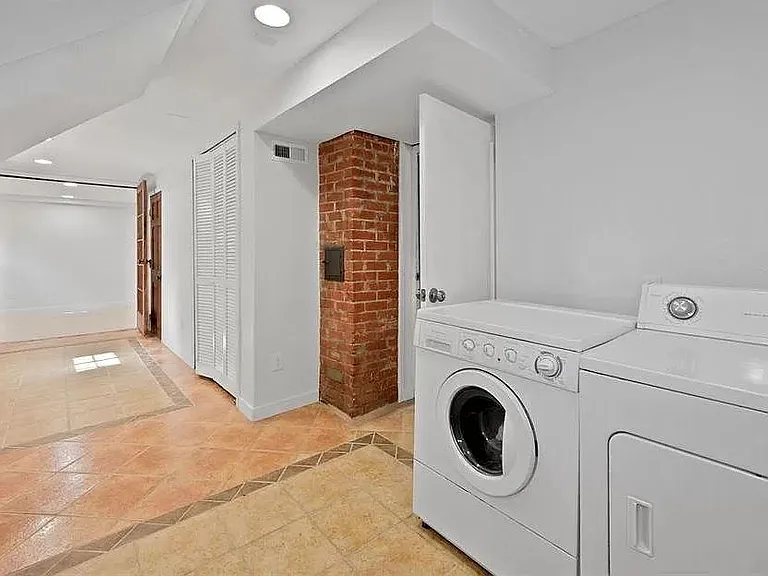 1521 E Platte Ave — Photo 10