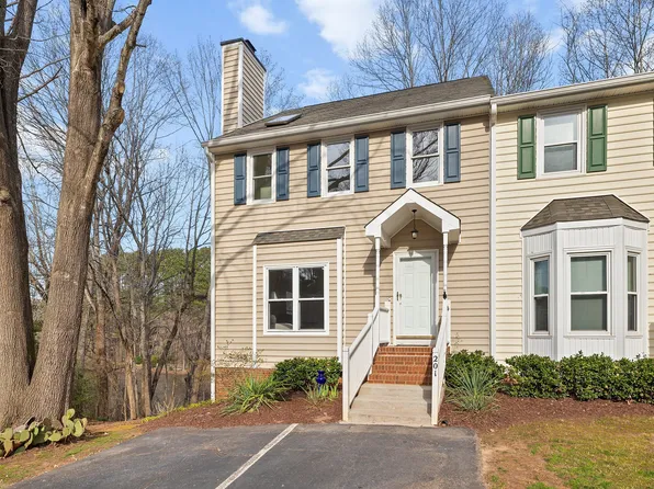 201 Riverwalk Cir, Cary, NC 27511