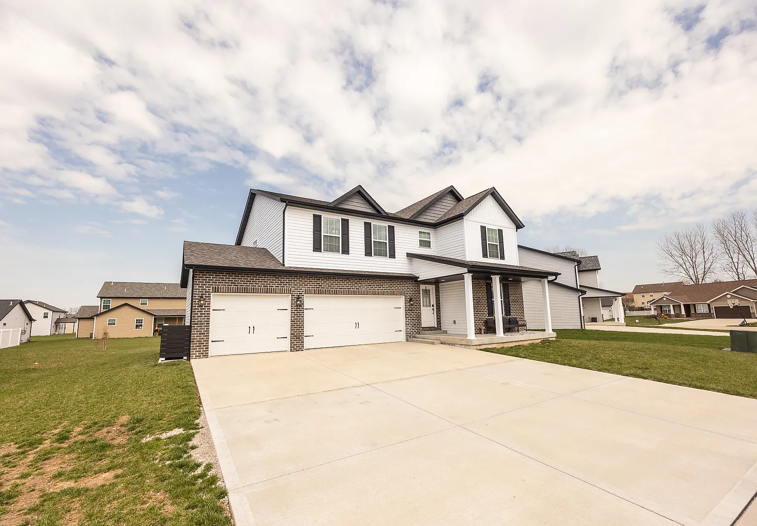 5 bed, 3.5 bath, 3348 sqft, $3,200 — Photo 2