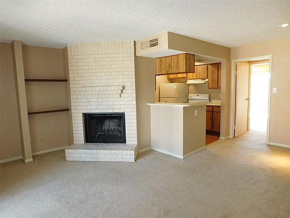 4th image of 3919 Fairmont Pkwy APT 210