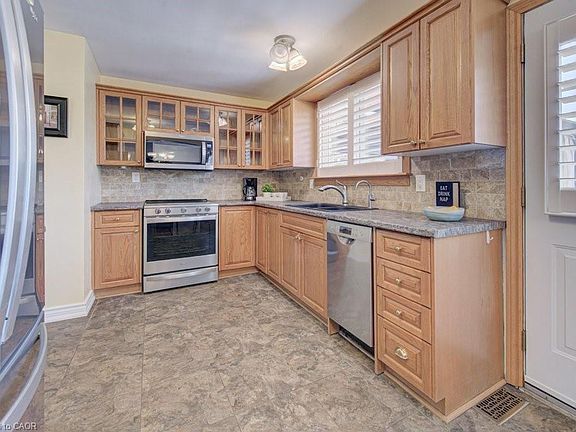 5th image of 682 Glen Forrest Blvd