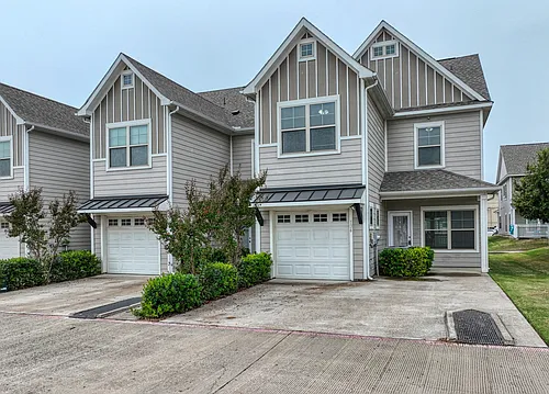 Maple Ridge Townhomes Photo 1