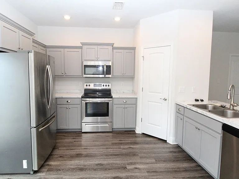 3865 Sandspur Ln — Photo 9