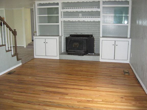 3rd image of 653 Garfield St