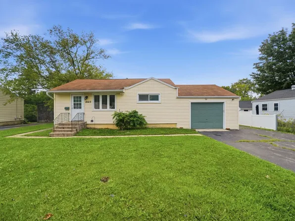 2123 N McAree Rd, Waukegan, IL 60087