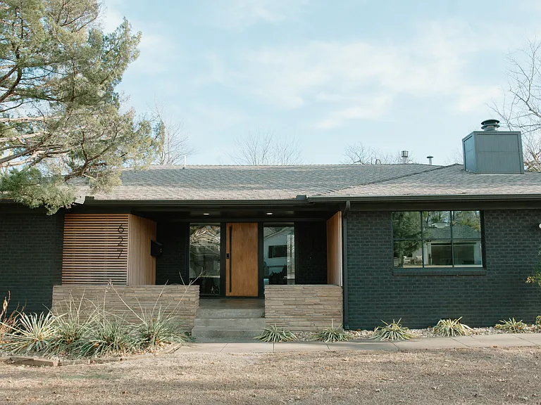 627 Timber Ln — Photo 1