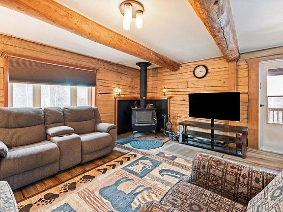 3rd image of 851 Haida Ln