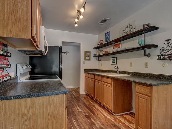 2nd image of 6625 Chastain St