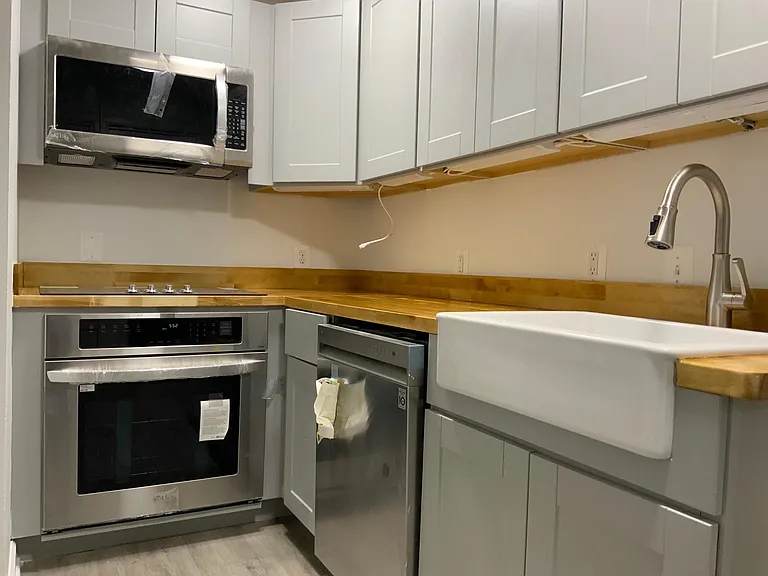 New appliances and new cabinets for a chic and practical kitchen
