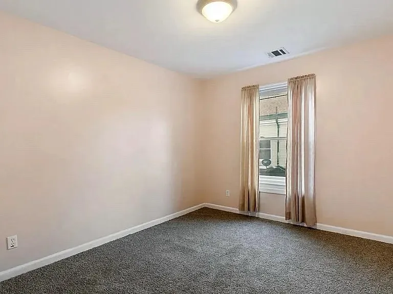 553 E 26th St #1 — Photo 3