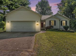 1604 Fish Lake Rd, Lapeer, MI 48446