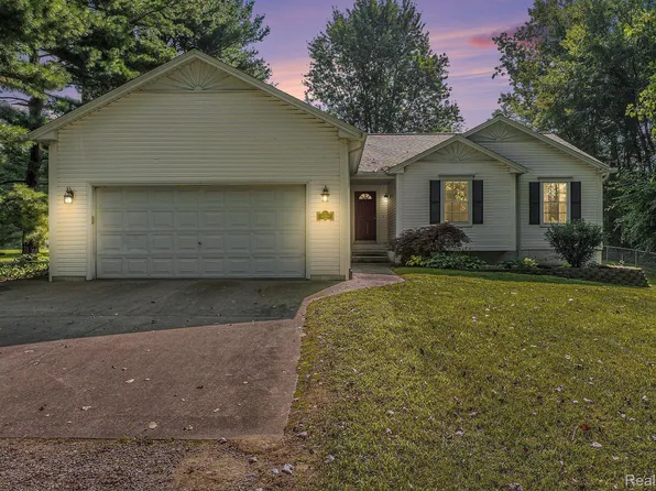 1604 Fish Lake Rd, Lapeer, MI 48446