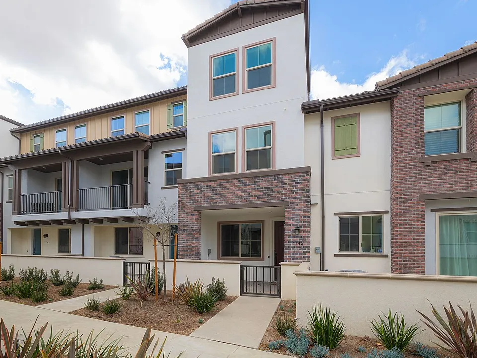 1749 Laurelwood Way