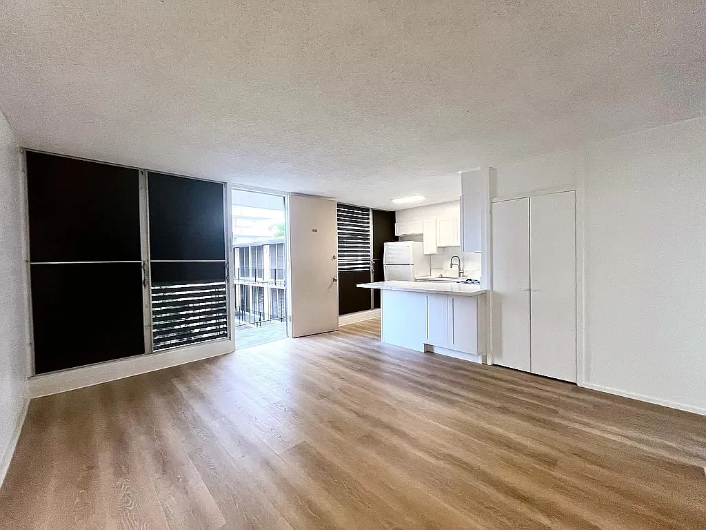 2 bed, 600 sqft, $2,200 — Photo 2