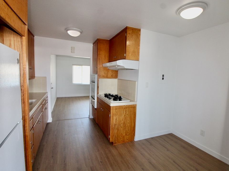 Kitchen & Dining