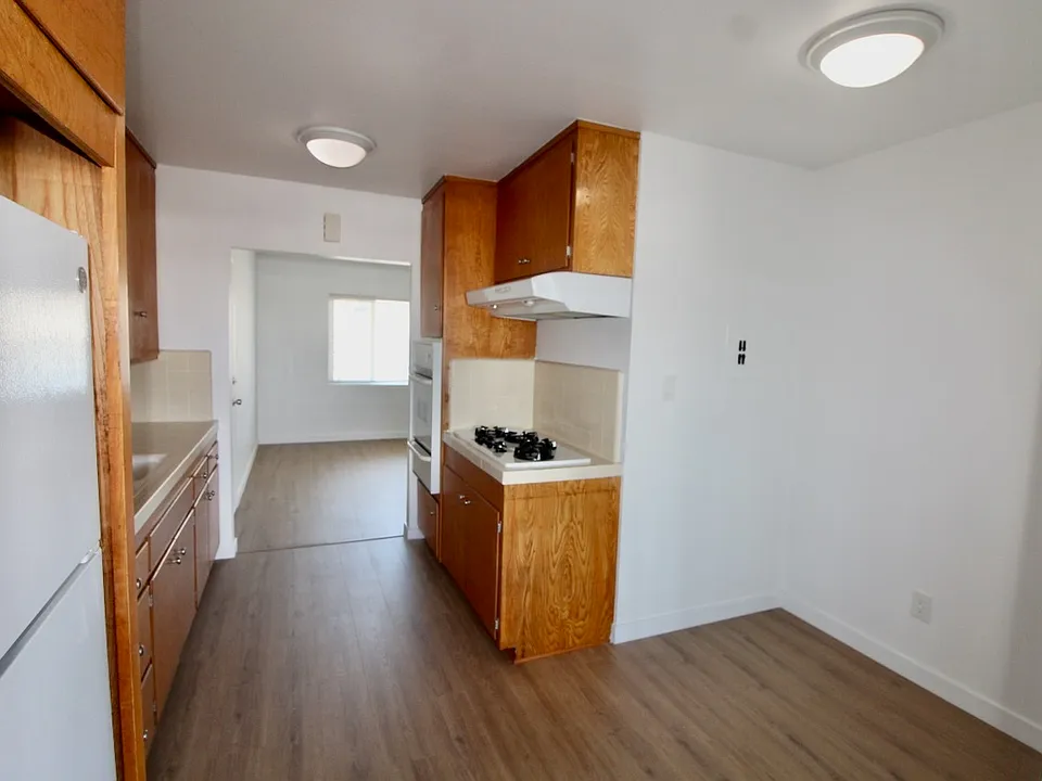 Kitchen & Dining
