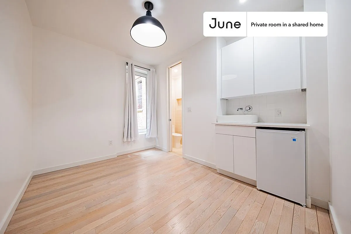 Building Photo - 624 E 17th St #2B-C