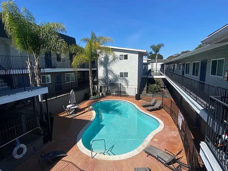 Vista Capri Apartments in Kearny Mesa — Photo 18