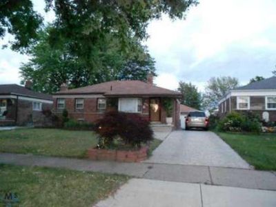 27200 Larchmont St, Saint Clair Shores, MI, 48081
