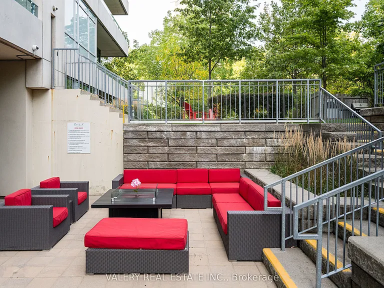 1055 Southdown Rd #201 — Photo 37