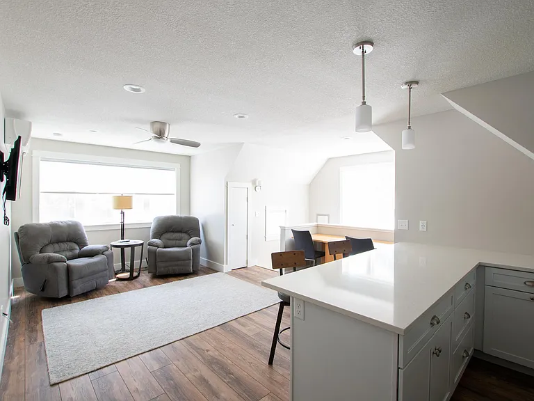 807 Washington St — Photo 3