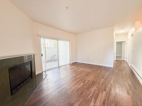 3rd image of 2441 Creekside Ct