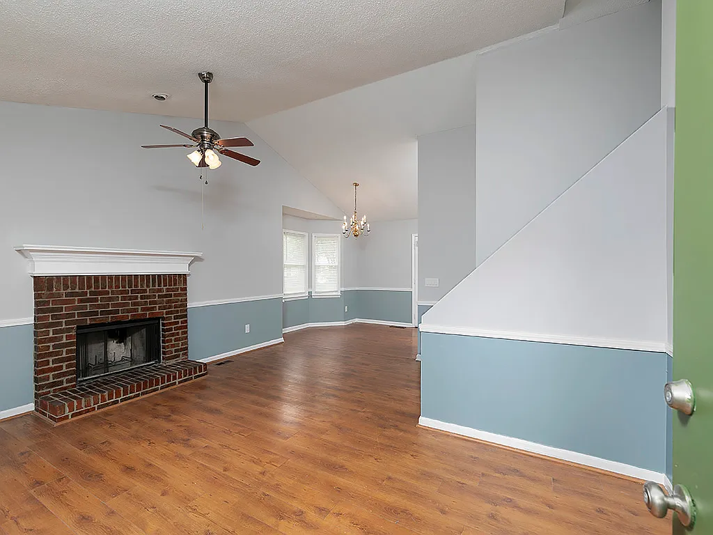 16 Huntcliff Dr — Photo 3