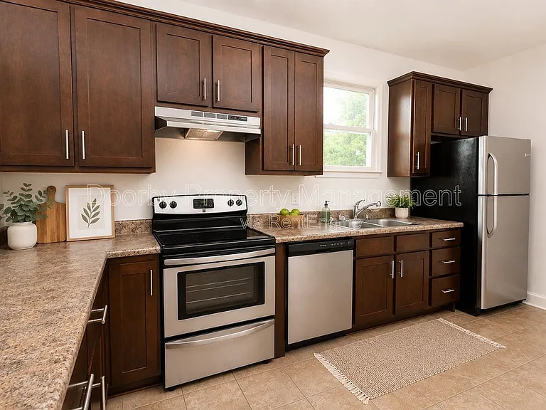 226 N Hickory St — Photo 2
