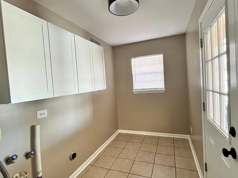 203 Lincoln St — Photo 5