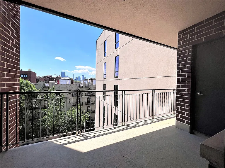 25-32 30th Dr #3D — Photo 3