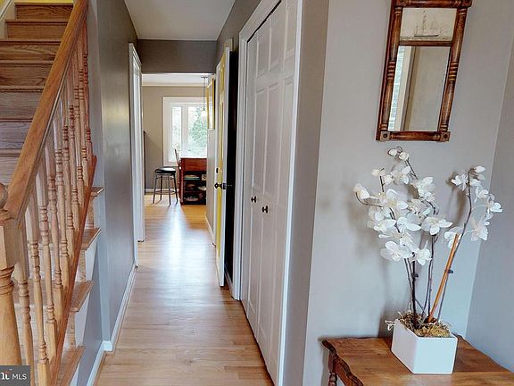 2nd image of 7 Deer Park Ln