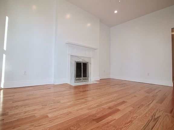 2nd image of 206 9th Ave Unit 1-S