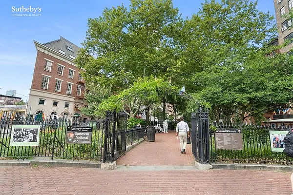 Rented by Sotheby's International Realty | media 22