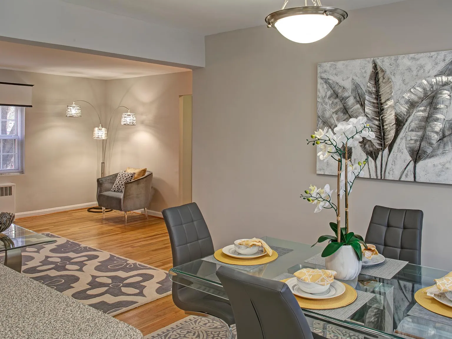Lloyd Apartments — Photo 2