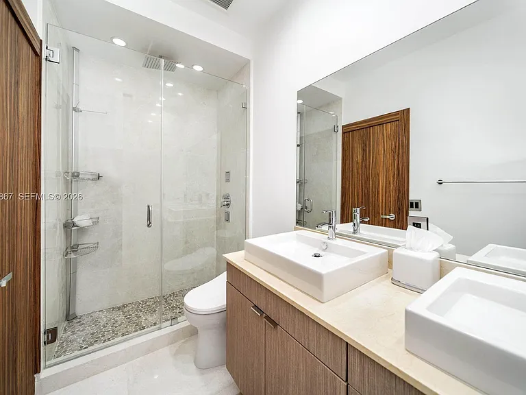 3705 NE 214th St #13 — Photo 52