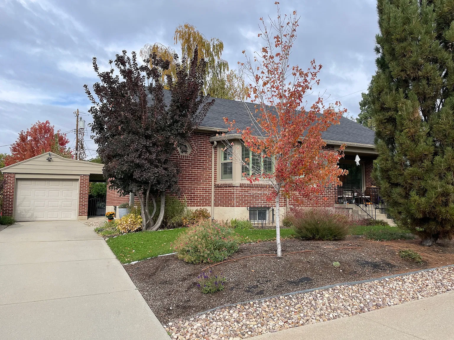 4 bed, 1.5 bath, 2100 sqft, $3,500 — Photo 2