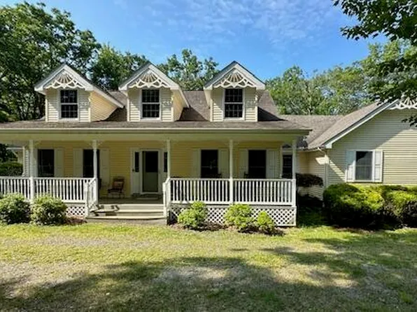 110 Gaskin Dr, Lords Valley, PA 18428