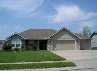 2707 Stratton Dr, Eudora, KS 66025